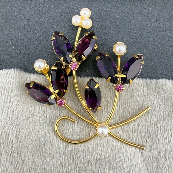 Estate Jewelry - Vintage Brooch Gold Tone Purple Rhinestone Flower Faux Pearl Open Back